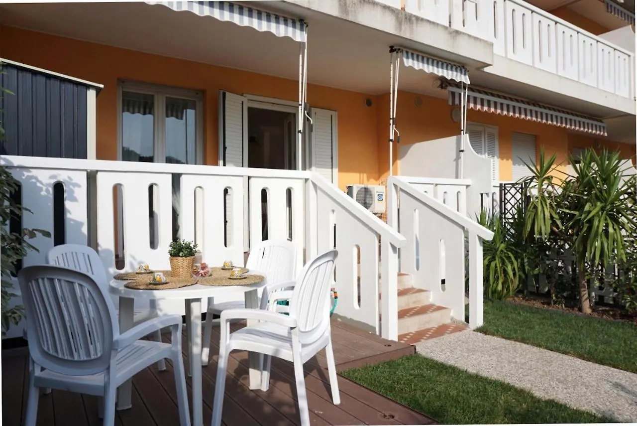 Fantastic Apartment With Garden In Residence With Pool - Great Location 圣玛格丽塔波尔勒港 意大利